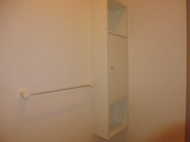 ポース　アザリーⅠのトイレ|棚