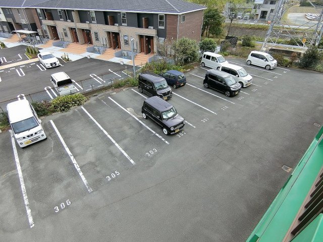 サンフィールドの駐車場|駐車場があるので、車を買う予定の方も安心です