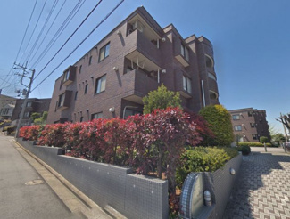 【外観】 | 南西向き・角部屋！匂いが居室につきにくい独立キッチン採用。
階下の心配のない1階のため子育て世代にも適しています！