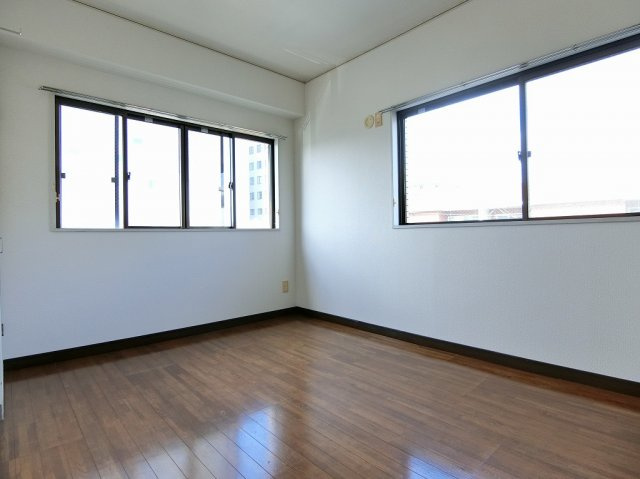 エステートモアの洋室|※現況優先
落ち着いた色調の洋室です