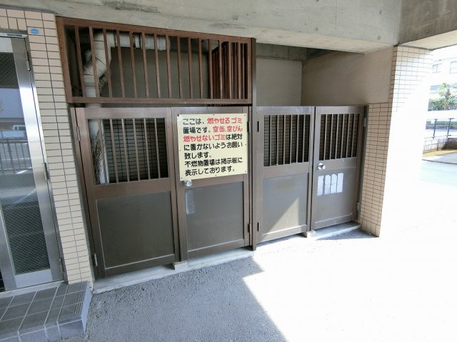 エステートモアのエントランス|毎日通るエントランスはこのようになっています