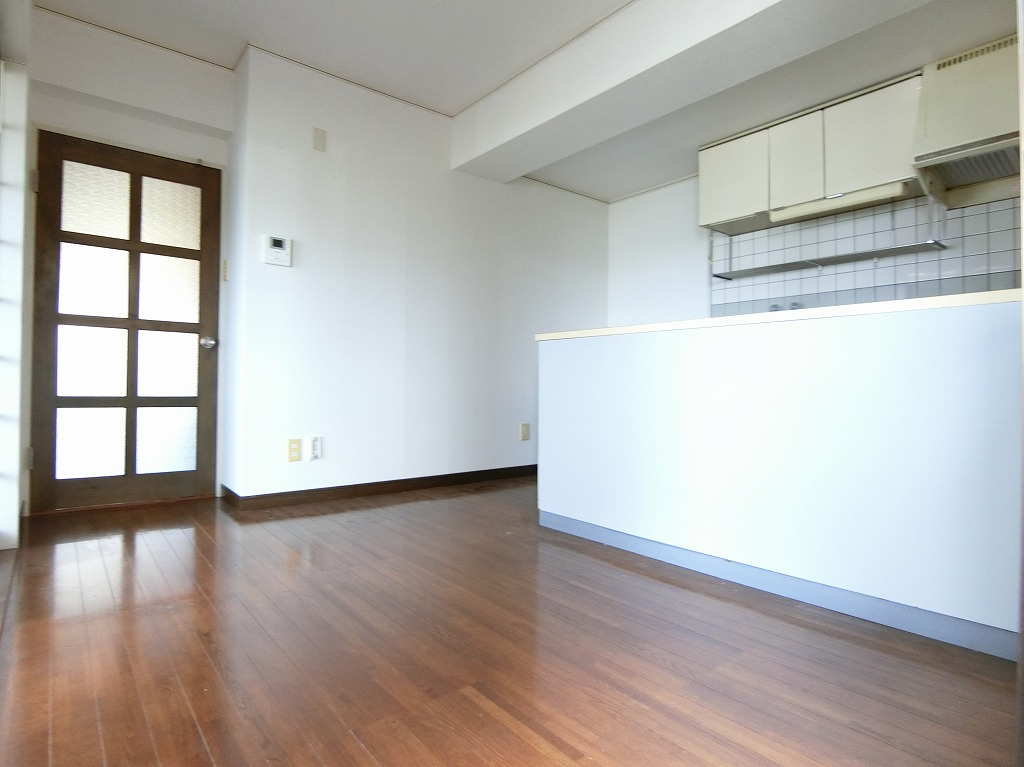 エステートモアの居間・リビング|※現況優先
おしゃれなリビングです