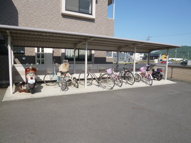 総社市中原の賃貸マンションのその他共用部分|自転車置き場