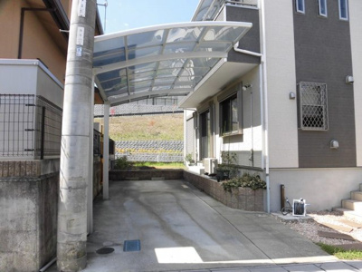 【駐車場】 | 大津市坂本1丁目14-20　中古戸建 | カーポート付き駐車スペース
