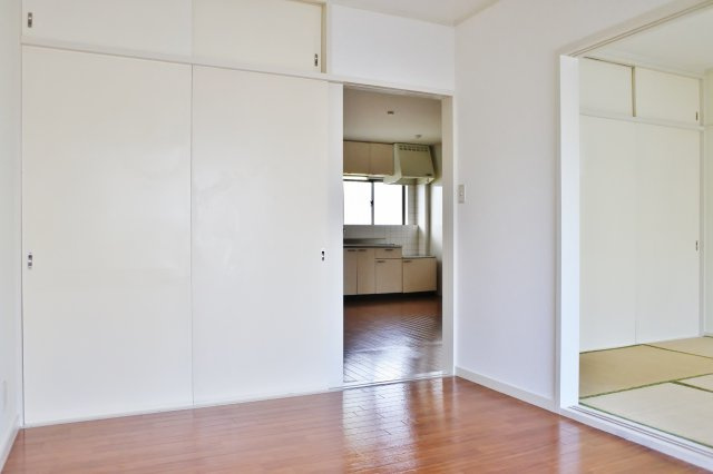 オレンジコート大網の洋室