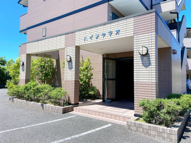 ハイツヤマオのエントランス