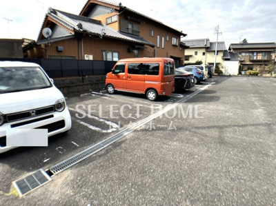 【駐車場】 | エンプレスＫ | 車をお持ちの方に嬉しい駐車場付きの物件です