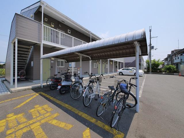 ルミエール４号館のその他共用部分|ゆったりとした駐輪スペース。