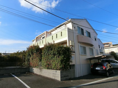 【外観】 | ブランシェⅠ | 田園都市線「溝の口」駅にアクセス可能な最寄りバス停徒歩3分！ドラッグストアやコンビニが近くて便利な2階建てテラスハウスです♪