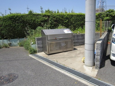 【その他共用部分】 | ブランシェⅠ | 敷地内ごみ置き場でごみ出しもらくらく～♪忙しい社会人さんや主婦さんにもうってつけ！