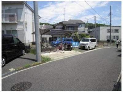 【その他共用部分】 | ブランシェⅠ | 屋根付きの駐輪場で雨が降っても大切な自転車が濡れなくてすみますね♪荷物が重いときに自転車があれば助かりますね！