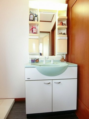 【洗面所】 | ブランシェⅠ | 洗髪洗面化粧台で忙しい朝にも寝癖の付いた頭にも優しい☆お化粧するときにも大活躍です♪