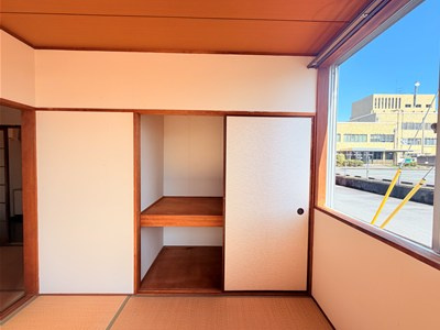 静香荘の和室|たっぷりとした収納スペースです