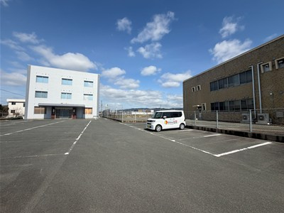 静香荘の駐車場