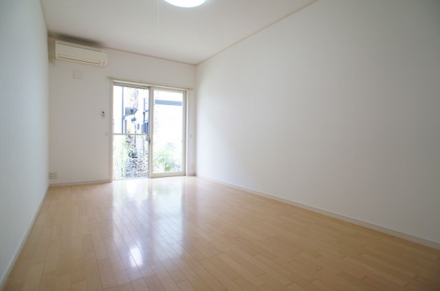 【洋室】 | スマイルⅡ番館 | 明るい洋室です