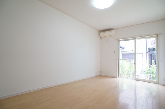 【居間・リビング】 | スマイルⅡ番館 | おしゃれなリビングです