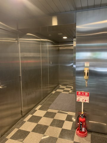 タチハラビルのロビー
