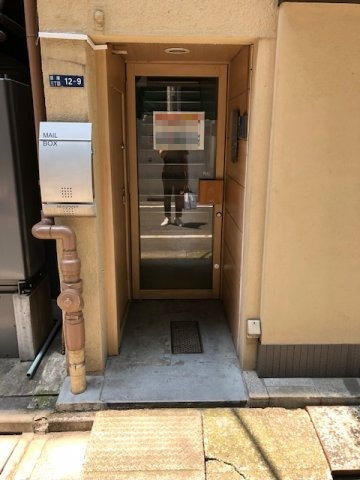 中央区銀座３丁目の店舗事務所のエントランス