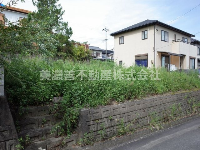 ３５９５７　関市迫間台土地の外観