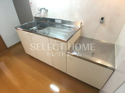 【キッチン】 | 第5カネイ八帖北町アパートＡ棟 | キッチンでお料理をお楽しみください