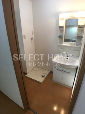 【独立洗面台】 | 第5カネイ八帖北町アパートＡ棟 | 朝の支度にも助かる、独立の洗髪洗面化粧台