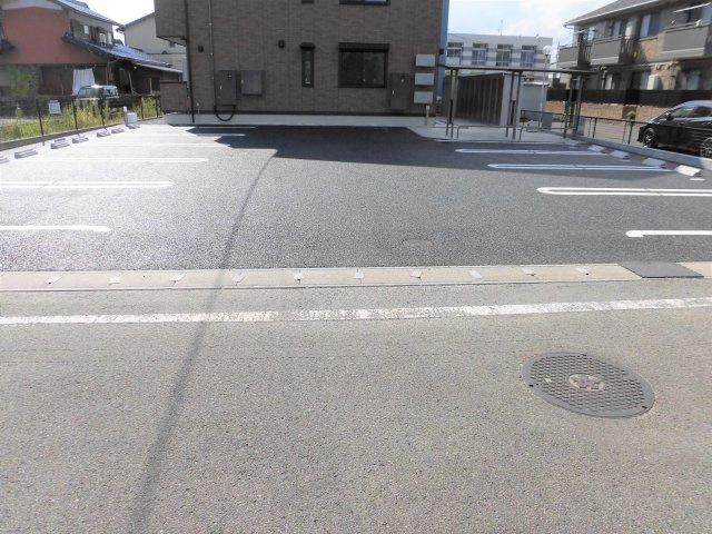 プレアデスかとうの駐車場