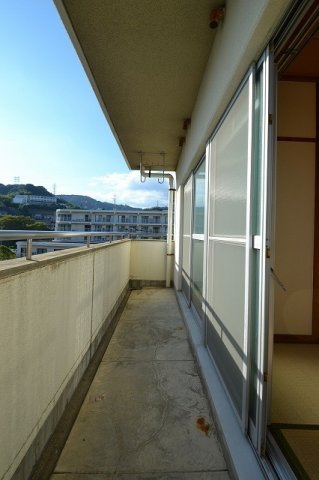 広島市西区古江新町の賃貸マンションのバルコニー|暖かな日差しのふりそそぐバルコニー