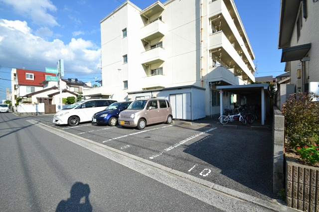 広島市西区古江新町の賃貸マンションの駐車場|駐車場完備です