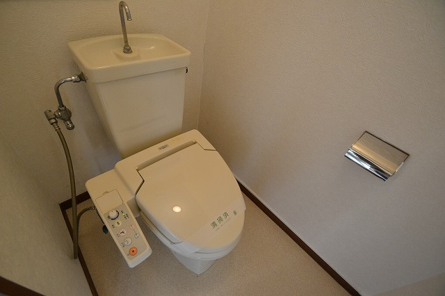 広島市西区古江新町の賃貸マンションのトイレ|清潔感のあるトイレです