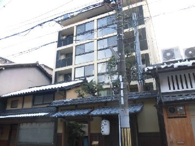 ヴィラスタジオーネ御所南の外観