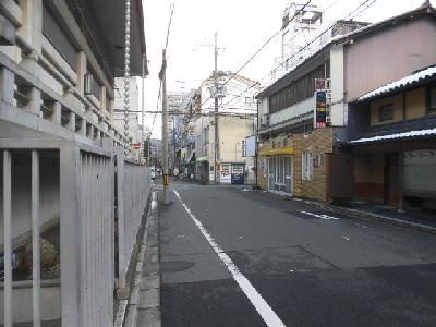 ヴィラスタジオーネ御所南の周辺|前面道路