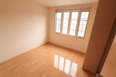 【居間・リビング】 | メゾン・シャトレールＢ | ゆったり過ごせる居間です