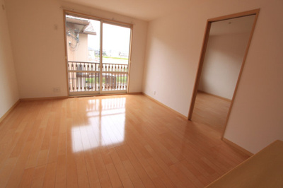 【居間・リビング】 | メゾン・シャトレールＢ | ゆったりとした居間です