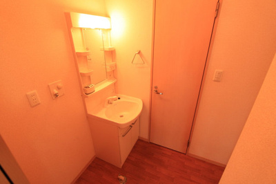 【洗面所】 | メゾン・シャトレールＢ | ゆったりとスペースのある洗面所