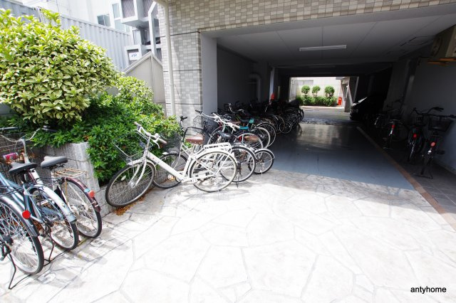 エスリード北大阪　仲介手数料無料の駐車場