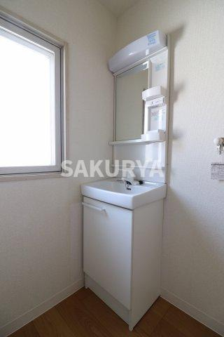 ホワイトコーポの独立洗面台|現況と異なる場合があります。