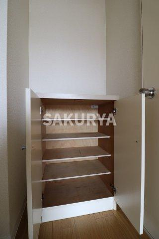 ホワイトコーポの玄関|現況と異なる場合があります。