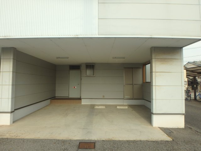 フレッサ（東）の駐車場