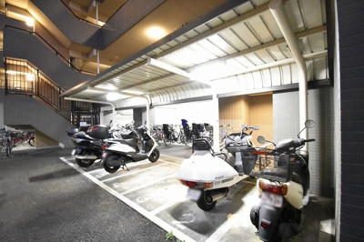 【その他共用部分】 | クレストフォルム横浜グランイースト | バイク置場