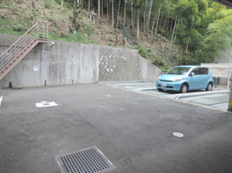 【駐車場】