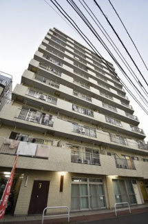 【外観】 | 京急本線「大森町」駅徒歩4分と好立地！雨の日や帰宅時間が遅い方も安心です！