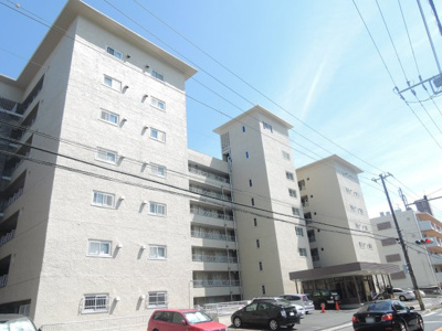 【外観】 | 妙蓮寺ハイツ | 全居室に収納有り。住まいの独立性を高める玄関ポーチ付♪
日勤管理につきマンション管理状態良好です。