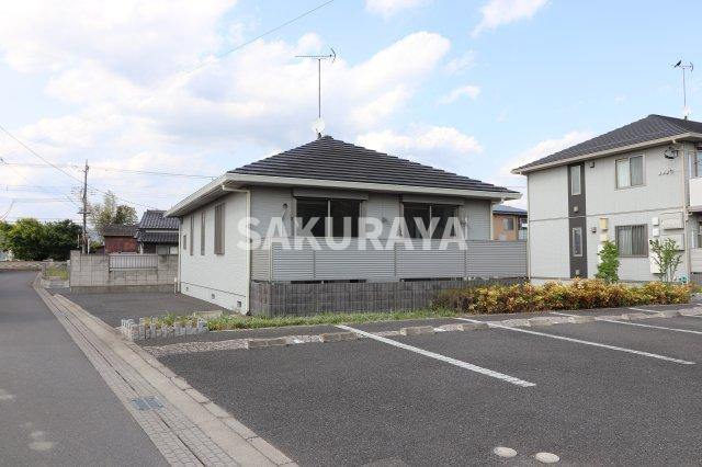 グレイッシュ・ウェストの外観