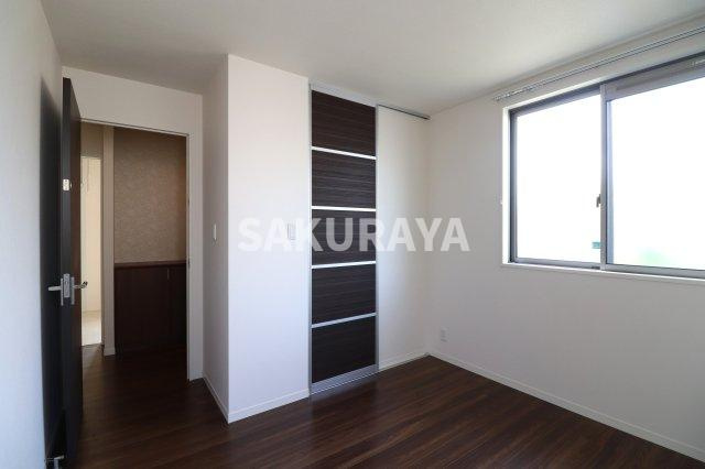 グレイッシュ・ウェストの洋室|2023年撮影。現況と異なる場合がございます。