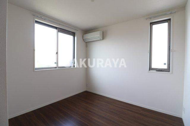 グレイッシュ・ウェストの洋室|2023年撮影。現況と異なる場合がございます。