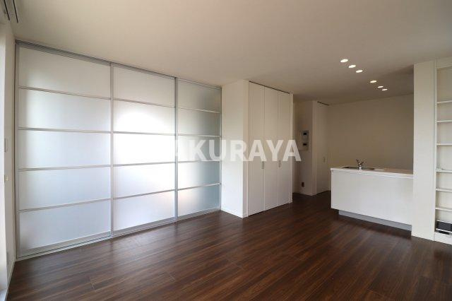 グレイッシュ・ウェストの居間・リビング|2023年撮影。現況と異なる場合がございます。