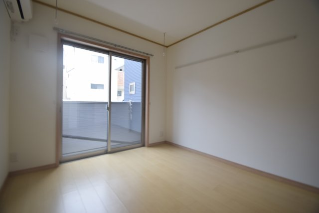 LAUREL西船橋の寝室|明るい部屋です。