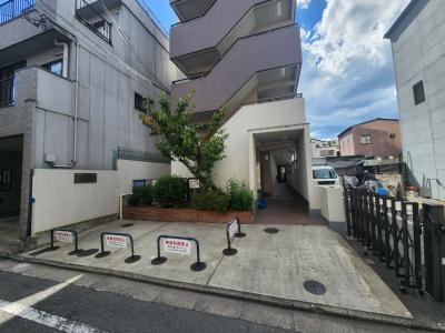 御幸町ハイツのエントランス
