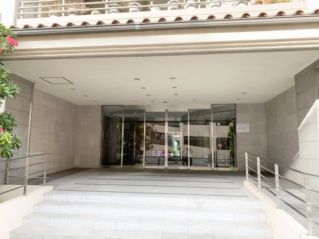 オーズタウン フィールズスクエアⅡ番館のエントランス