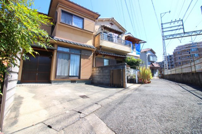 【前面道路含む現地写真】 | 宇治市木幡西浦　中古戸建 | 児童公園や保育機関も近く小さいお子様がいらっしゃるご家庭は安心です。